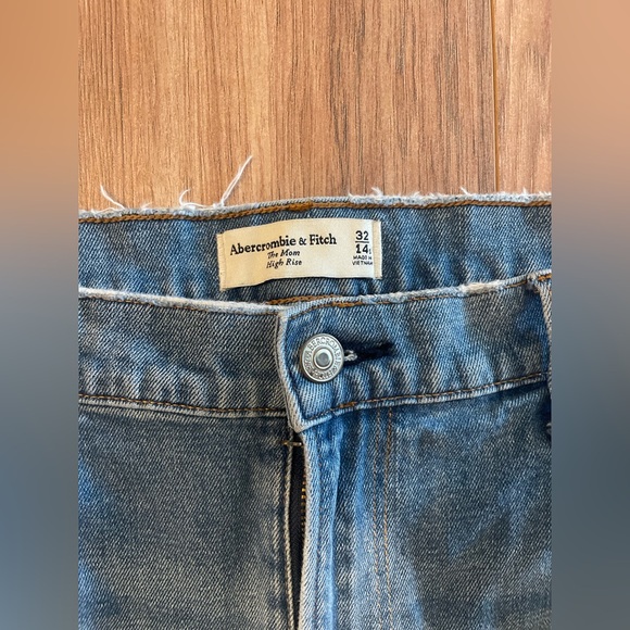 Abercrombie & Fitch Women’s The Mom High Rise Jeans - Blue - Picture 3 of 3